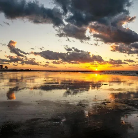 Modern Within Walking Distance Of The Se * Миделкерк