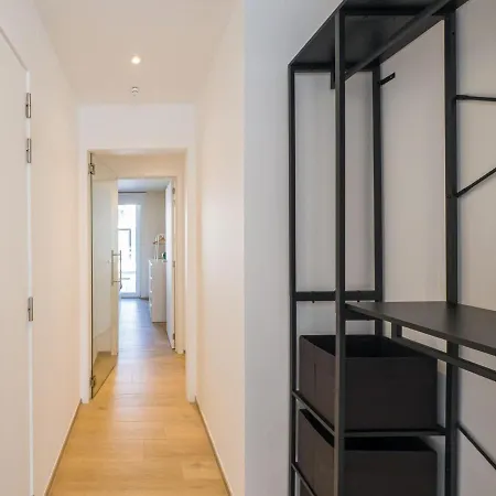 Modern Within Walking Distance Of The Se Апартаменты *